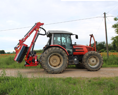 Attachment for the tractor extension mower ideal for road maintenance