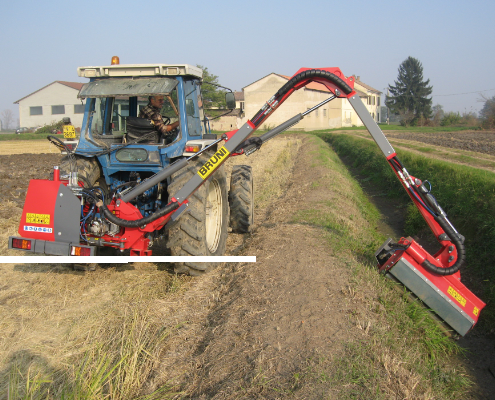 Spreading mower specially designed for green areas maintenance Spreading mower specially designed for green areas maintenance