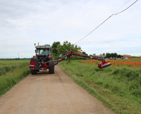 Extension mower as an attachment for the tractor Extension mower as an attachment for the tractor