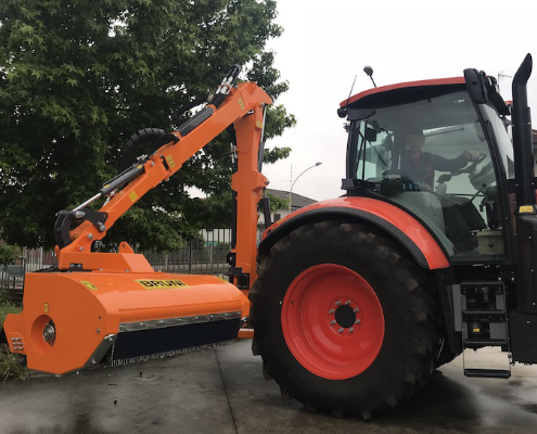 Spreading mulcher on tractor Spreading mulcher on tractor