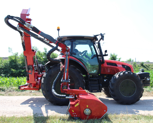Spreading mulcher for road maintenance Spreading mulcher for road maintenance