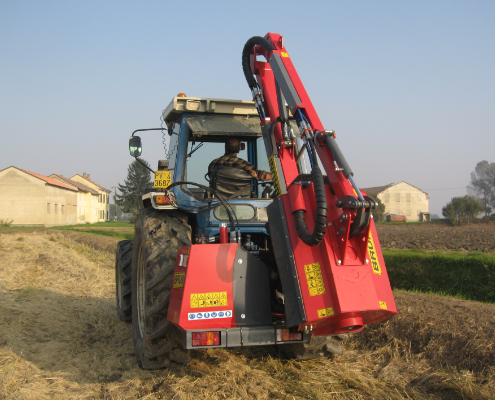 Green maintenance with spreading mower from Bruni