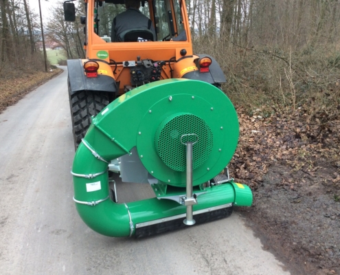 With BT600 the removal of fallen leaves is no problem With BT600 the removal of fallen leaves is no problem