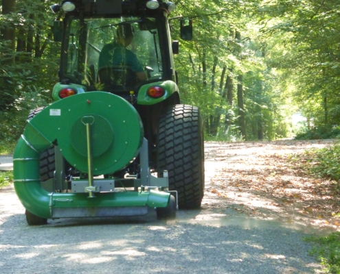BT600 Rear mounted: Leaf removal with HEN leaf technology BT600 Rear mounted: Leaf removal with HEN leaf technology