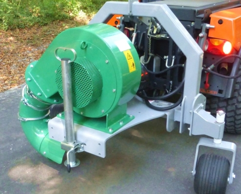 Leaf removal with BT400: front attachment