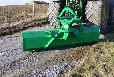 HEN mounted dozer blade PS250L in use