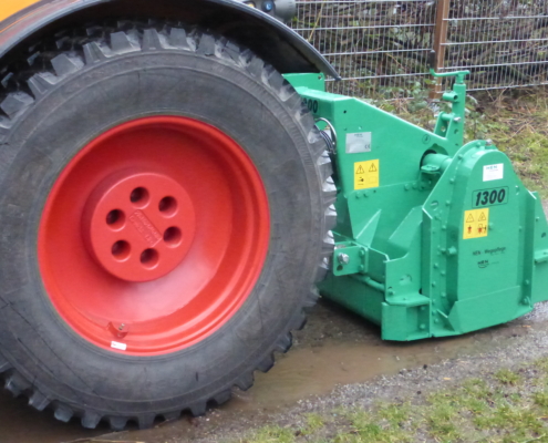 HEN path maintenance attachment to tractor RBM-LL