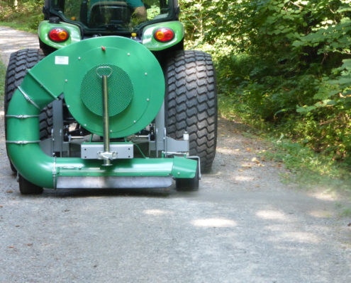 Leaf disposal in the forest with BT600 Leaf disposal in the forest with BT600