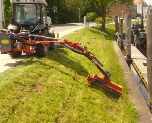 Mähgerät Bruni NTP 370/470: Mähen am Hang
