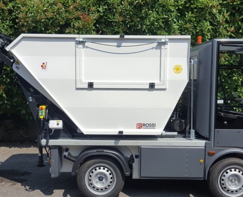 Mini E-Truck mit Mülleimerhebevorrichtung Esagono Energia