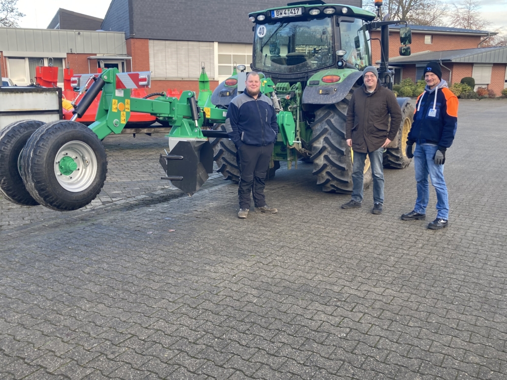 Auslieferung des Anbaugraders AG250 bei der Kommune WSA Meppen