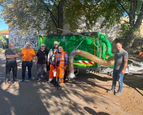 Auslieferung und Einweisung von unserem HEN Laubsaugwagen EDK 40